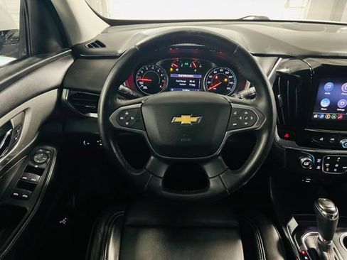 Used 2020 Chevrolet Traverse LT w/ LT Premium Package FWD image 5