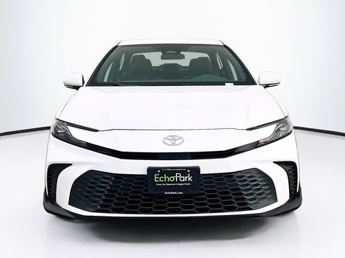 Used 2025 Toyota Camry SE image 2