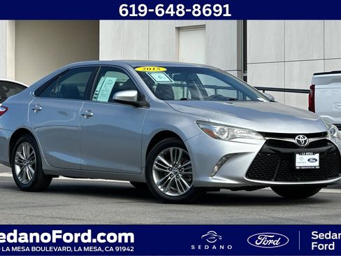 Used 2015 Toyota Camry SE w/ Moonroof Package FWD image 1