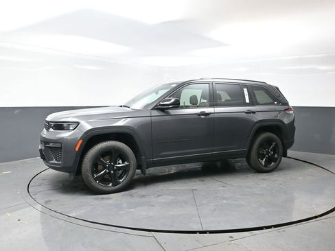 New 2026 Jeep Grand Cherokee Limited w/ Limited Altitude Package AWD/4WD image 5
