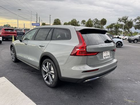 New 2026 Volvo V60 B5 Cross Country Plus w/ Protection Package Premier image 5