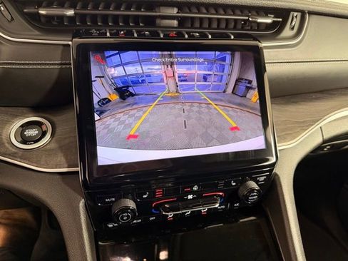 Certified 2024 Jeep Grand Cherokee L Limited image 27