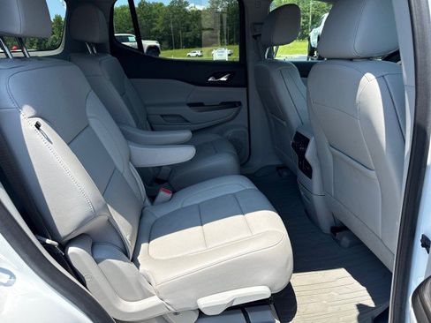 Used 2023 GMC Acadia SLT w/ Technology Package FWD image 13
