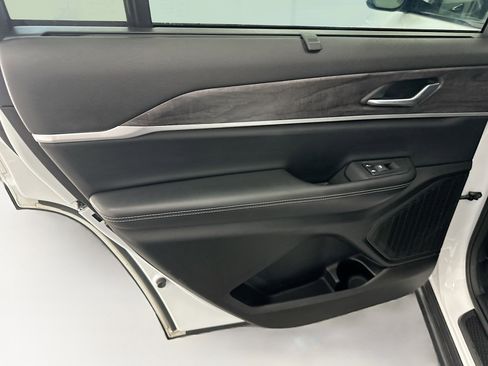 Used 2024 Jeep Grand Cherokee L Limited w/ Luxury Tech Group II AWD/4WD image 28