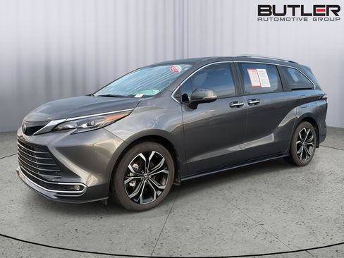 Certified 2025 Toyota Sienna Platinum FWD image 2