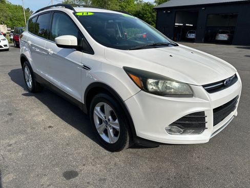 Used 2014 Ford Escape SE w/ Equipment Group 201A AWD/4WD image 1