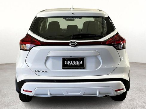 New 2025 Nissan Kicks Play S image 8