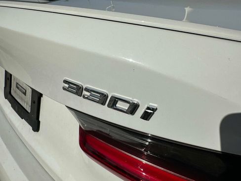 Used 2022 BMW 330i Sedan w/ M Sport Package RWD image 10
