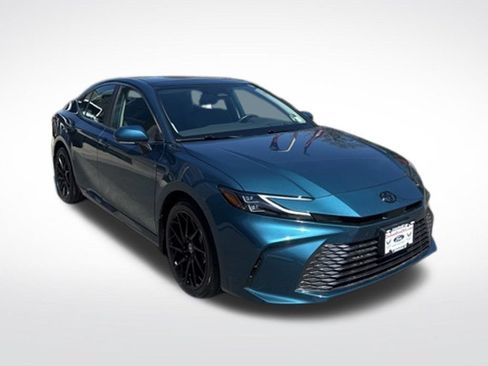 Used 2026 Toyota Camry XLE w/ Premium Package AWD/4WD image 4