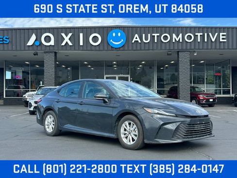 Used 2025 Toyota Camry Hybrid FWD image 1