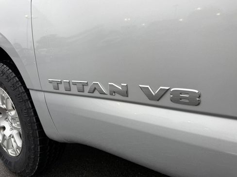Used 2019 Nissan Titan SV image 12