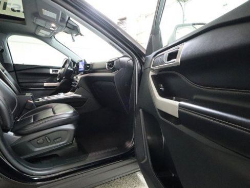Used 2021 Ford Explorer XLT w/ Equipment Group 202A AWD/4WD image 10