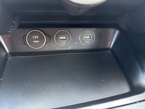 Used 2023 Genesis G70 2.0T image 17