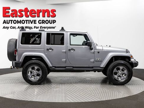 Used 2017 Jeep Wrangler Unlimited Sahara w/ Max Tow Package AWD/4WD image 4