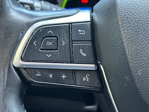 Used 2021 Toyota Highlander XLE FWD image 24
