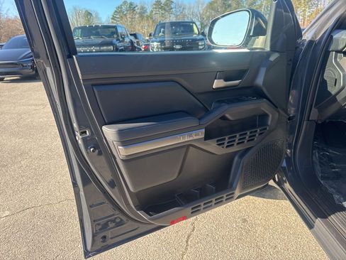 Used 2025 Toyota Tacoma TRD Off-Road image 25