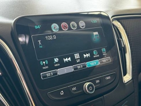 Used 2017 Chevrolet Malibu LT FWD image 16