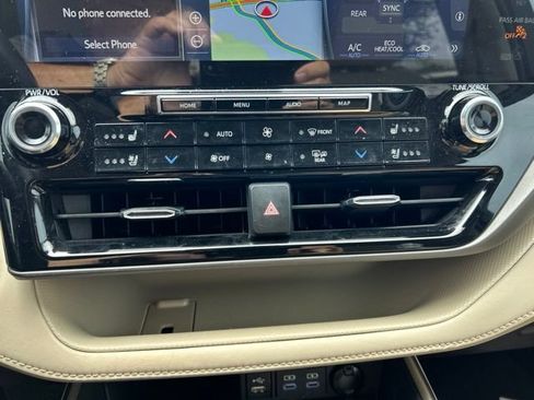 Used 2022 Toyota Highlander Limited FWD image 20
