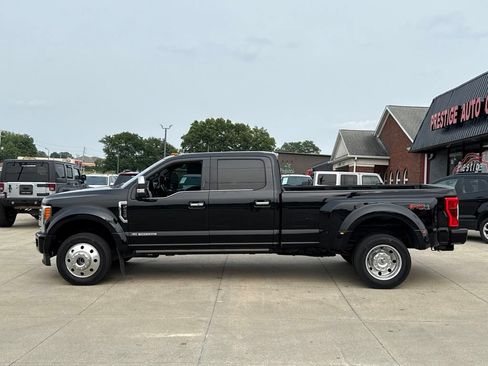 Used 2017 Ford F450 Platinum w/ Platinum Ultimate Package AWD/4WD image 3