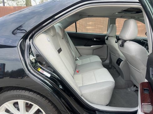 Used 2014 Toyota Camry XLE w/ Leather Package FWD image 8