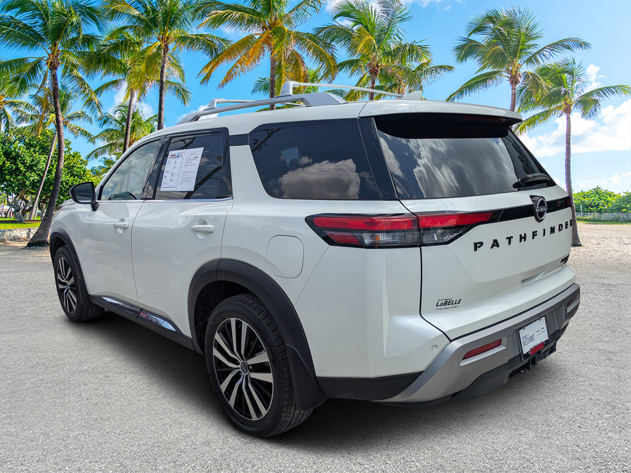 Used 2023 Nissan Pathfinder Platinum w/ Black Appearance Package AWD/4WD image 6
