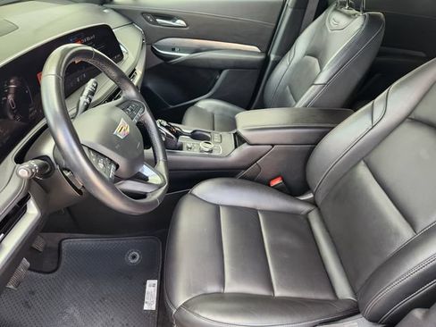 Used 2025 Cadillac XT4 Premium Luxury FWD image 4