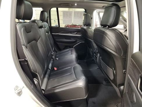 Used 2022 Jeep Grand Cherokee Limited image 31