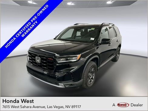 Certified 2025 Honda Pilot TrailSport image 1