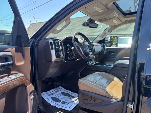 Used 2018 GMC Sierra 2500 Denali w/ Duramax Plus Package AWD/4WD image 18