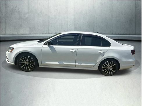 Used 2017 Volkswagen Jetta Sport FWD image 2