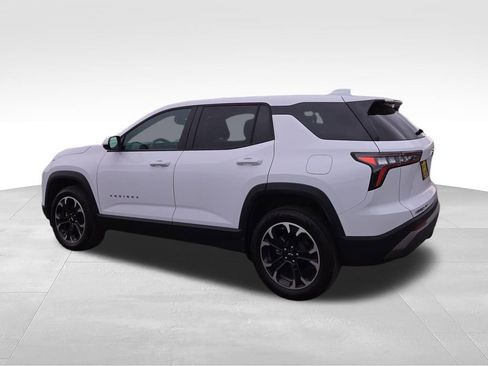 Used 2025 Chevrolet Equinox LT image 3