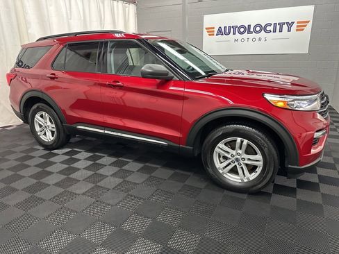 Used 2024 Ford Explorer XLT w/ Equipment Group 202A image 2