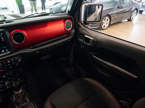 Used 2021 Jeep Wrangler Unlimited Rubicon AWD/4WD image 9