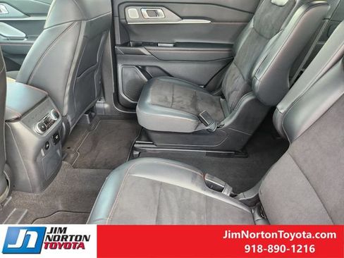 Used 2025 Ford Explorer ST AWD/4WD image 30