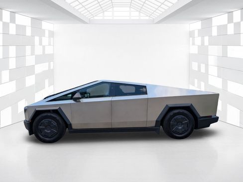 Used 2025 Tesla Cybertruck AWD Crew Cab image 4