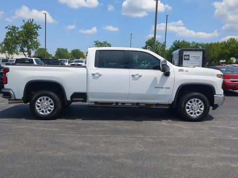 Used 2024 Chevrolet Silverado 2500 LTZ w/ LTZ Convenience Package AWD/4WD image 11