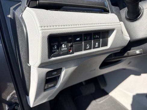 Used 2018 Honda Odyssey Elite image 20