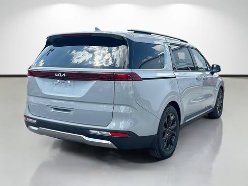 Used 2024 Kia Carnival SX FWD image 3