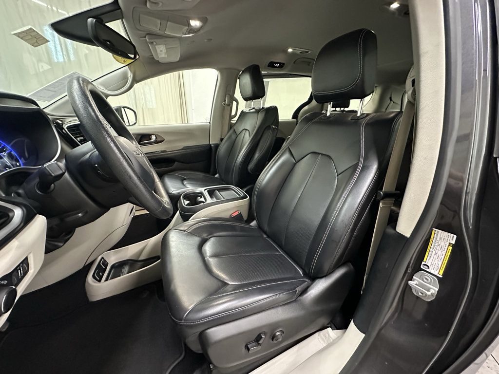Used 2020 Chrysler Voyager Lxi FWD image 25