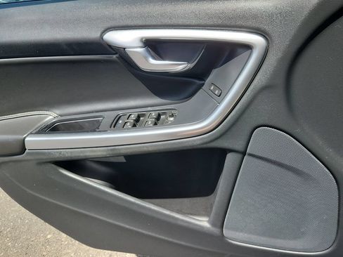 Used 2018 Volvo S60 T5 Dynamic w/ Vision Package FWD image 8