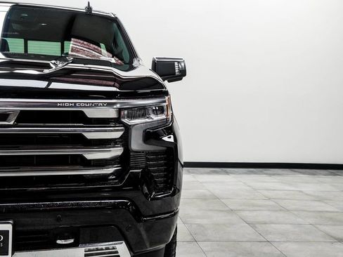 Used 2024 Chevrolet Silverado 1500 High Country w/ Technology Package image 4