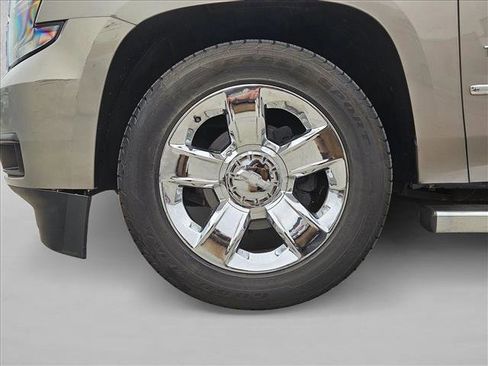 Used 2019 Chevrolet Tahoe LT w/ LT Signature Package image 27