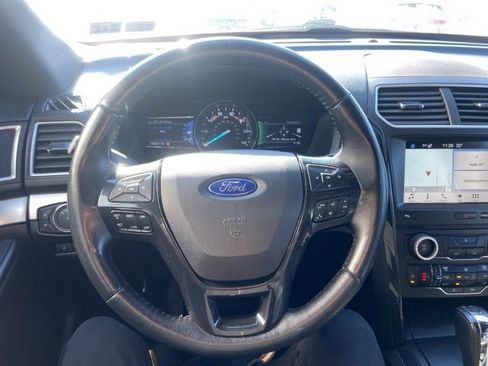 Used 2017 Ford Explorer XLT w/ Equipment Group 202A image 10