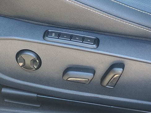Used 2025 Volkswagen Jetta SEL FWD image 13