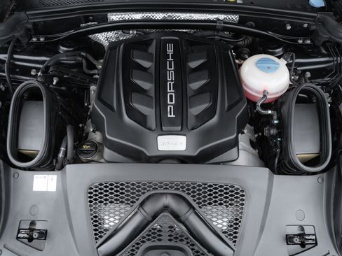 Used 2018 Porsche Macan S image 35