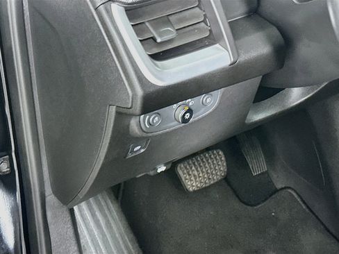 Used 2023 GMC Terrain SLT w/ Infotainment Package II AWD/4WD image 17