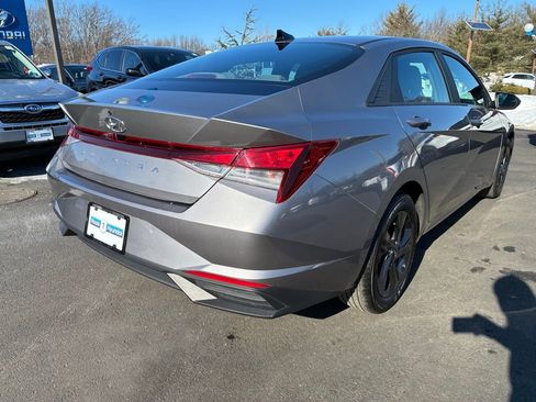 Used 2023 Hyundai Elantra SEL w/ Cargo Package image 7