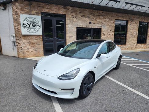 Used 2020 Tesla Model 3 Standard Range RWD image 1