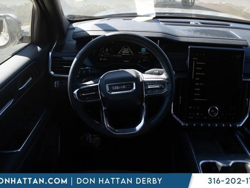 Used 2025 GMC Acadia Elevation image 5