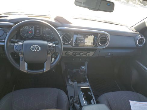 Used 2016 Toyota Tacoma TRD Sport image 10